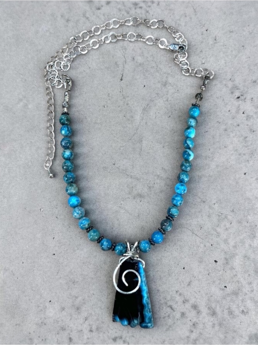 Vintage Handmade Elegant Blue Agate Turquoise Beaded Necklace